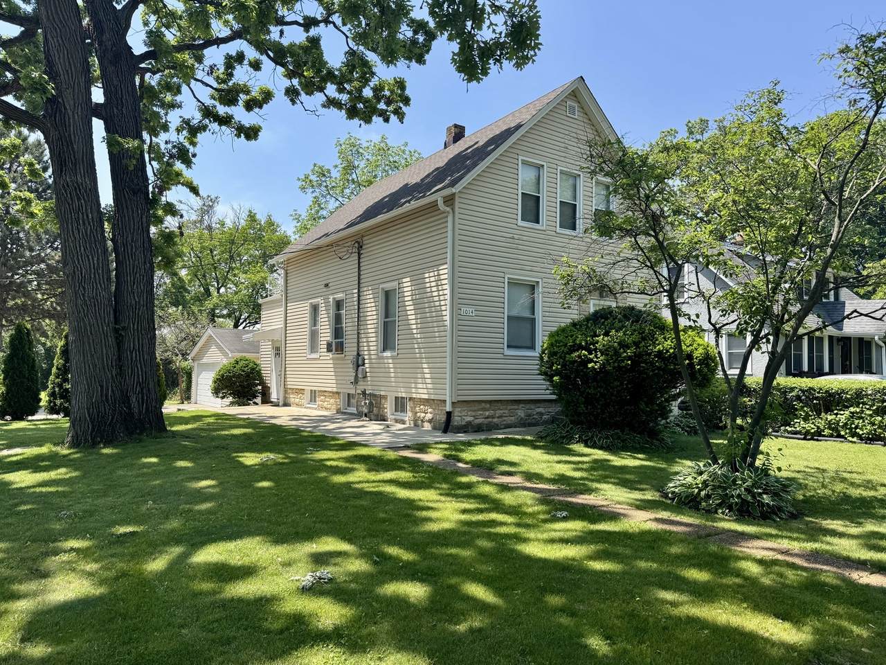 1014 Half Day Road - Photo 1