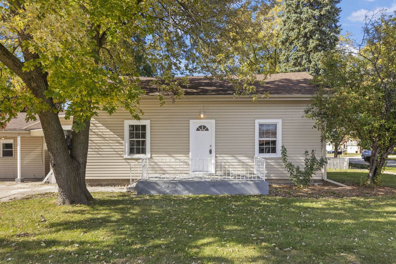 5701 89th Place - Photo 1