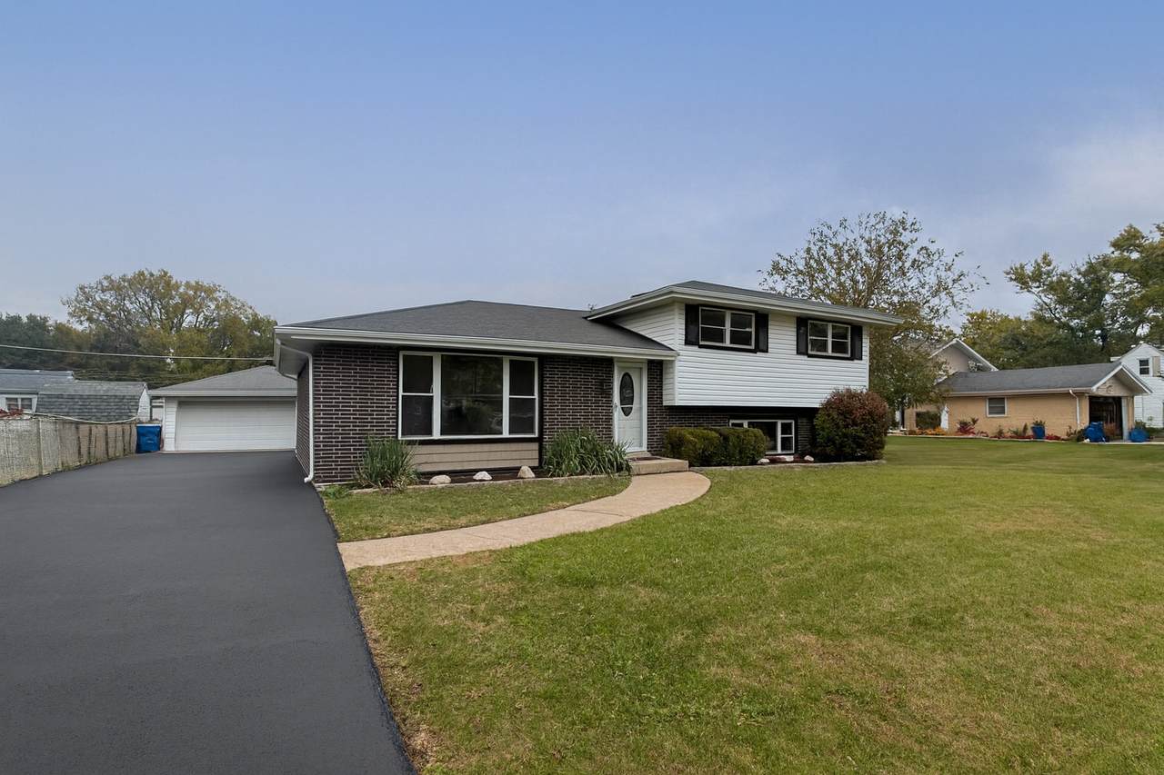 7822 99th Place - Photo 1