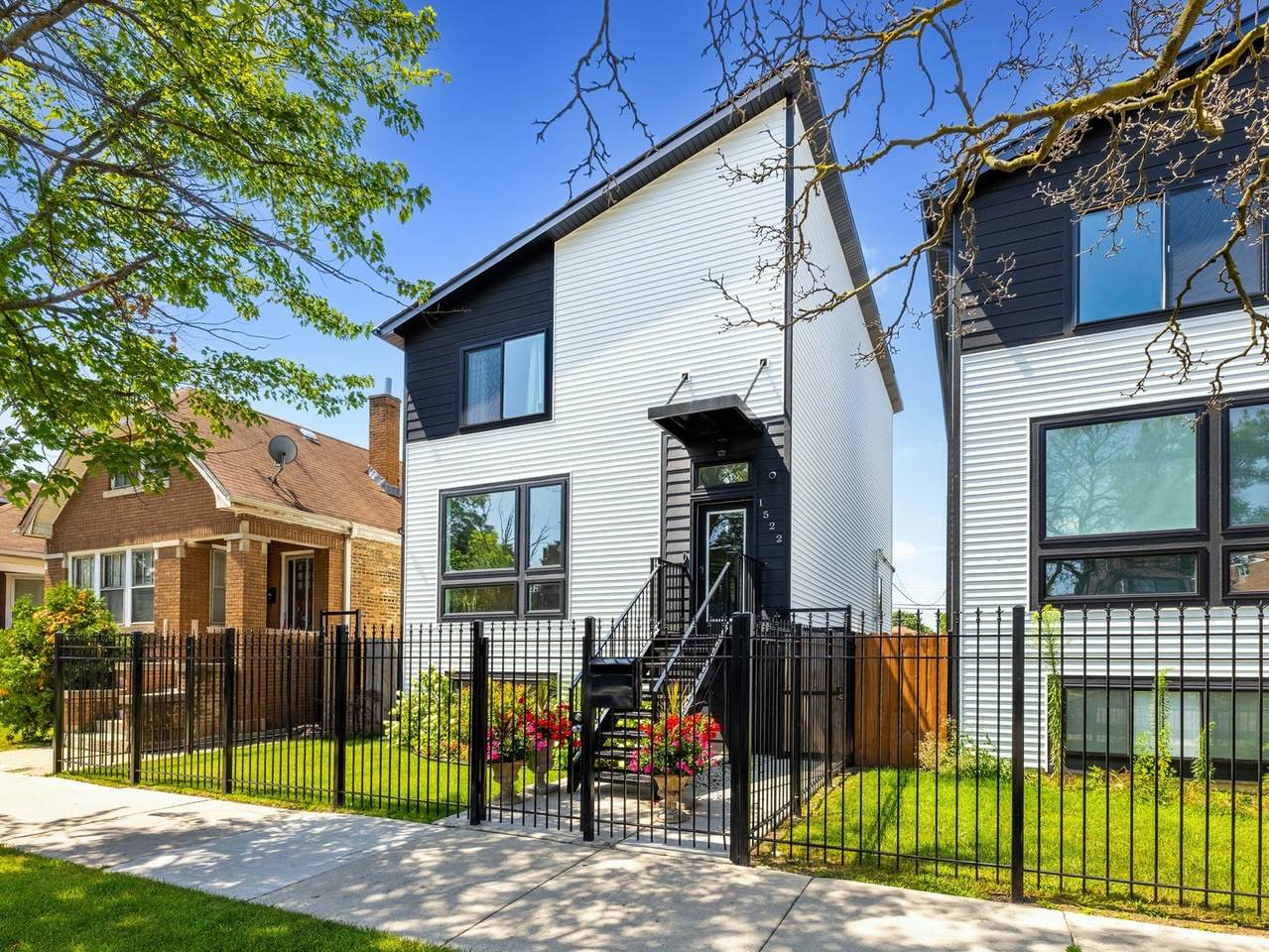 1522 Leamington Avenue - Photo 1