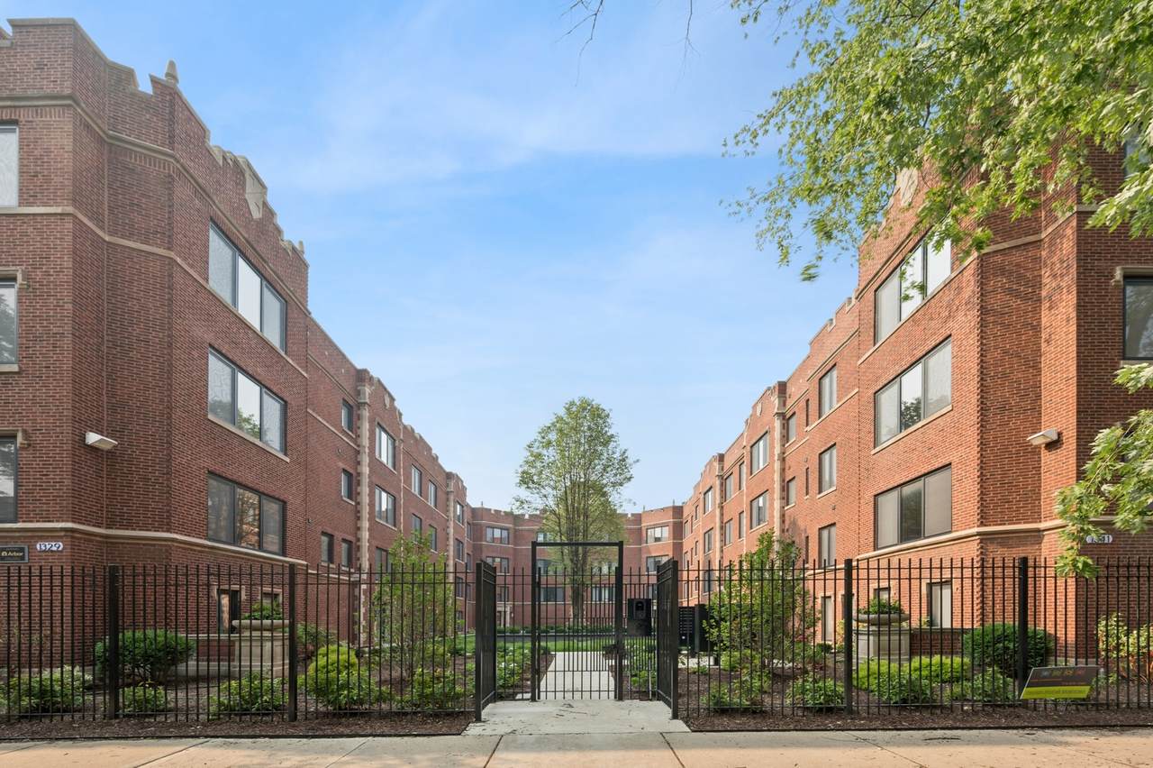 1341 Estes Avenue - Photo 1