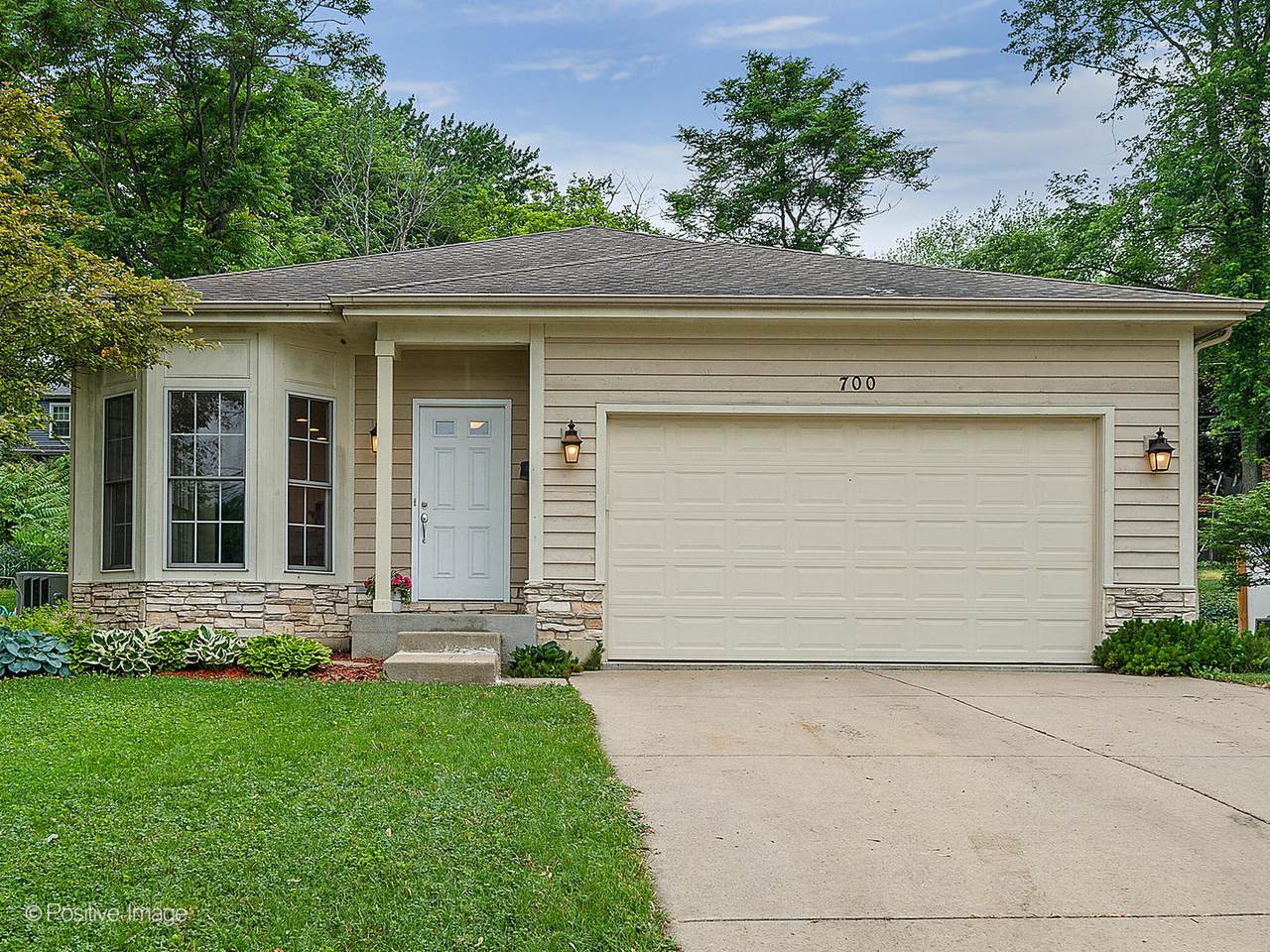 700 Summit Street - Photo 1