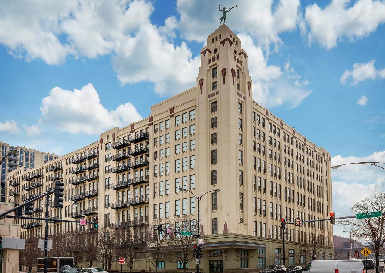 758 Larrabee Street - Photo 1