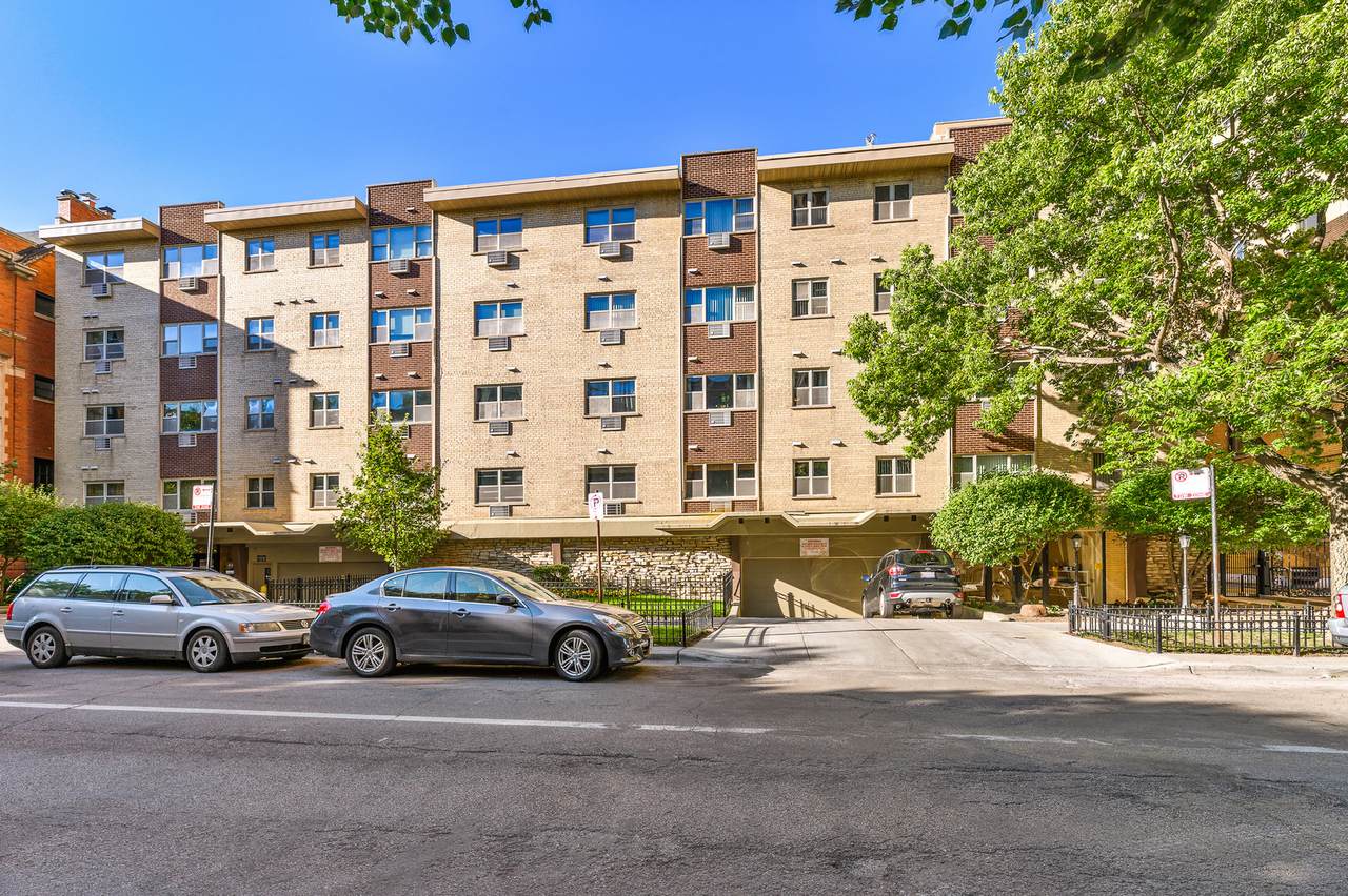 420 Aldine Avenue - Photo 1