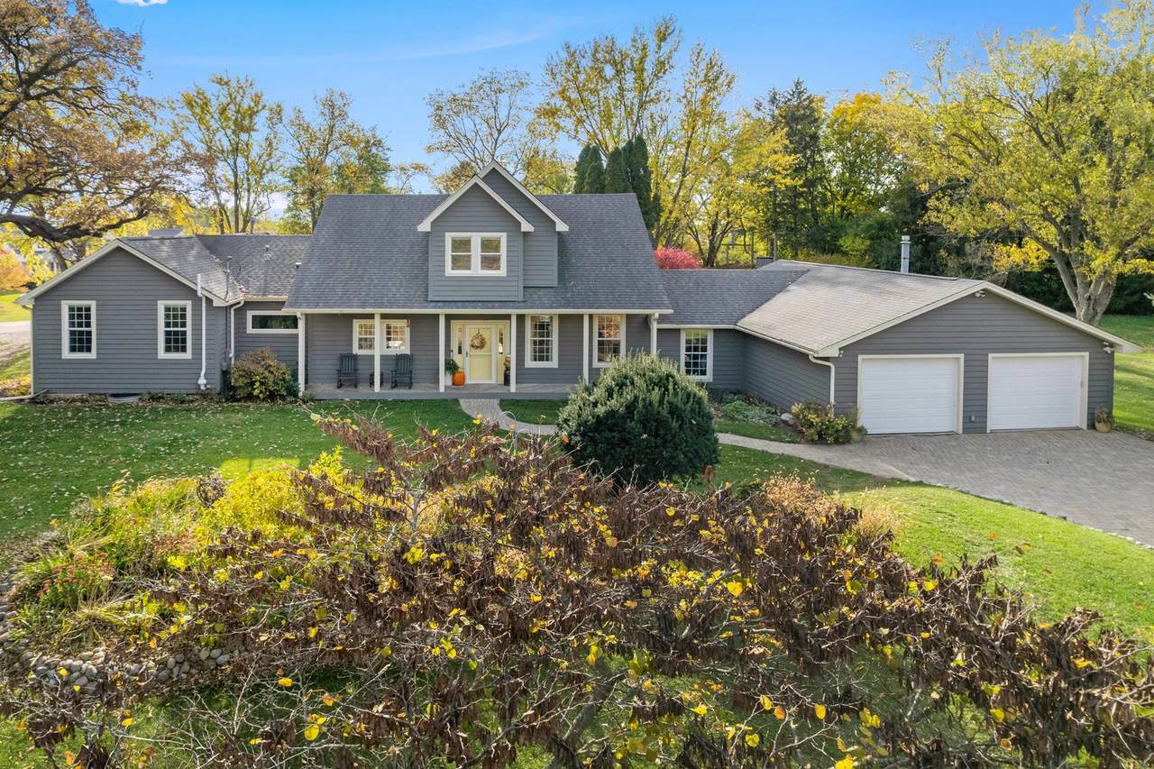 43W140 Campton Hills Road - Photo 1