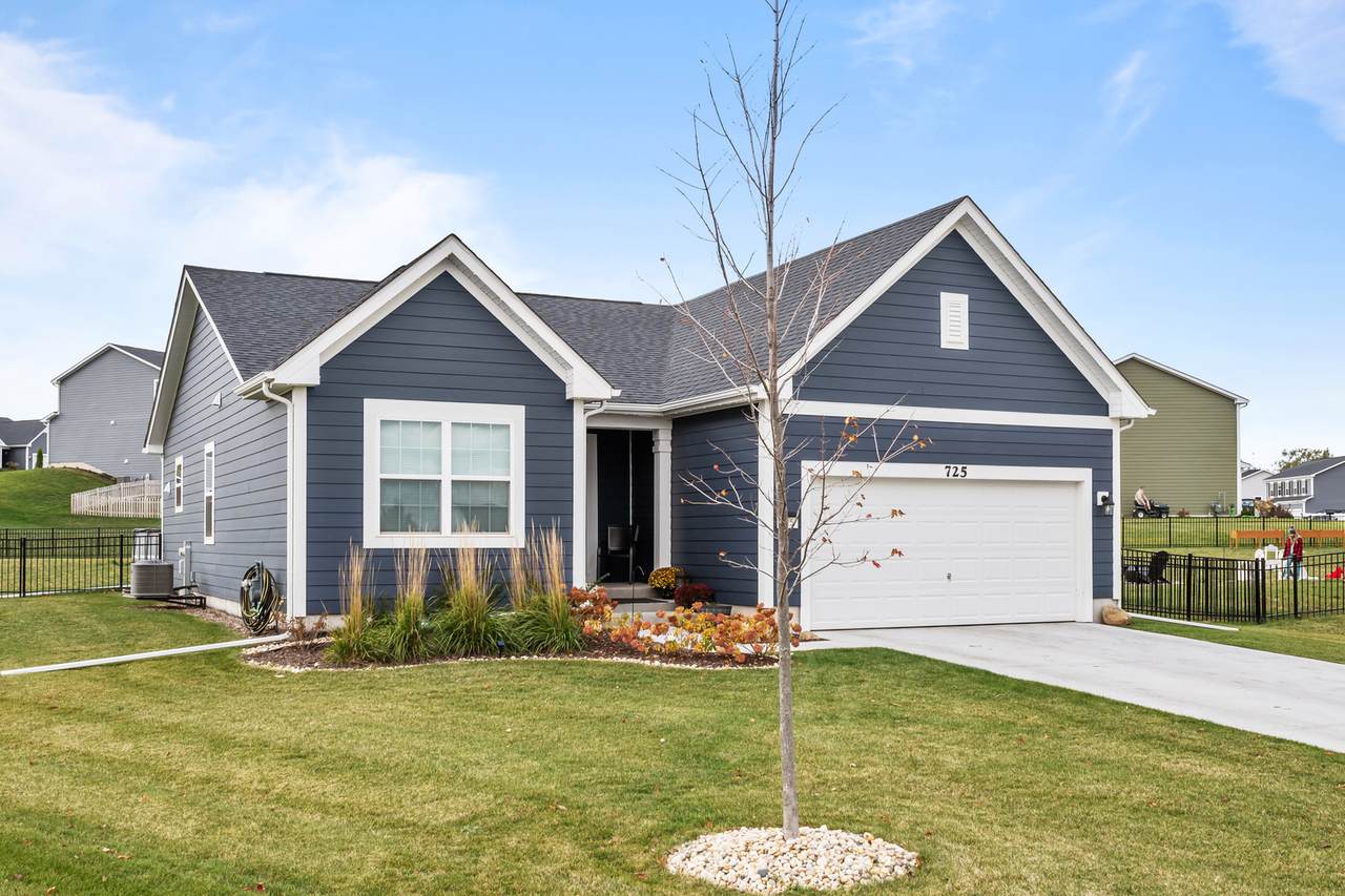 725 Cloverleaf Drive - Photo 1