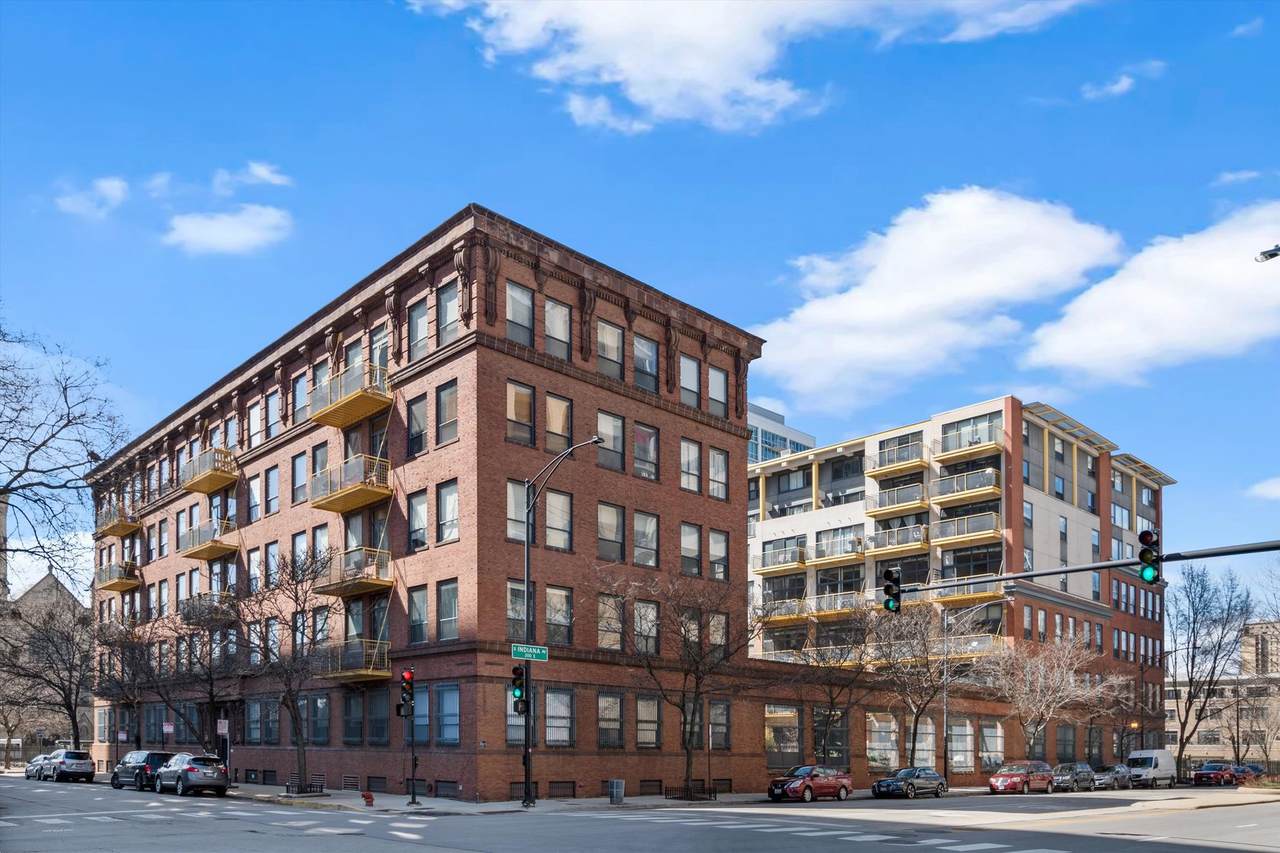 1910 Indiana Avenue - Photo 1