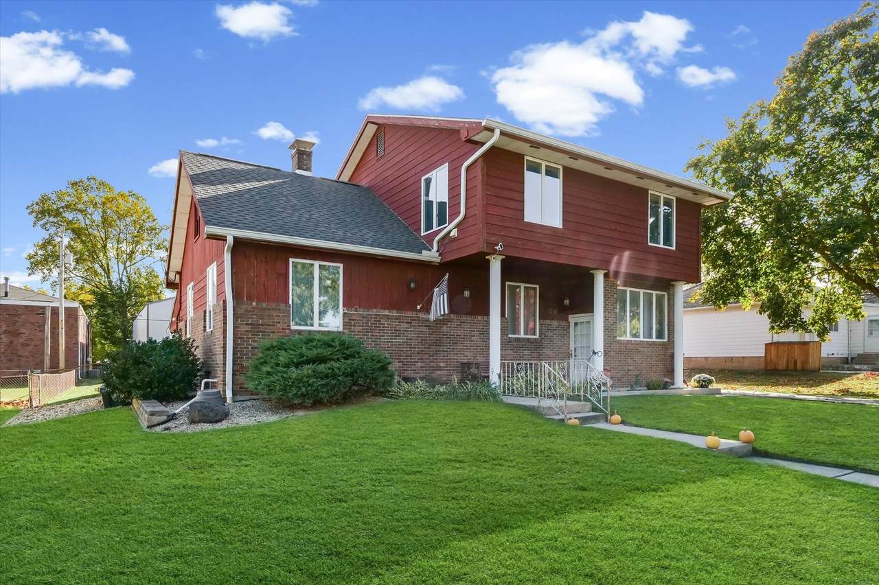 300 Lincoln Street - Photo 1