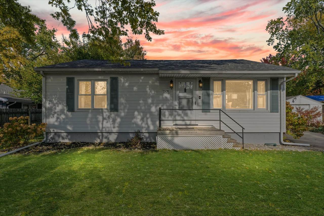 1608 Sheridan Road - Photo 1