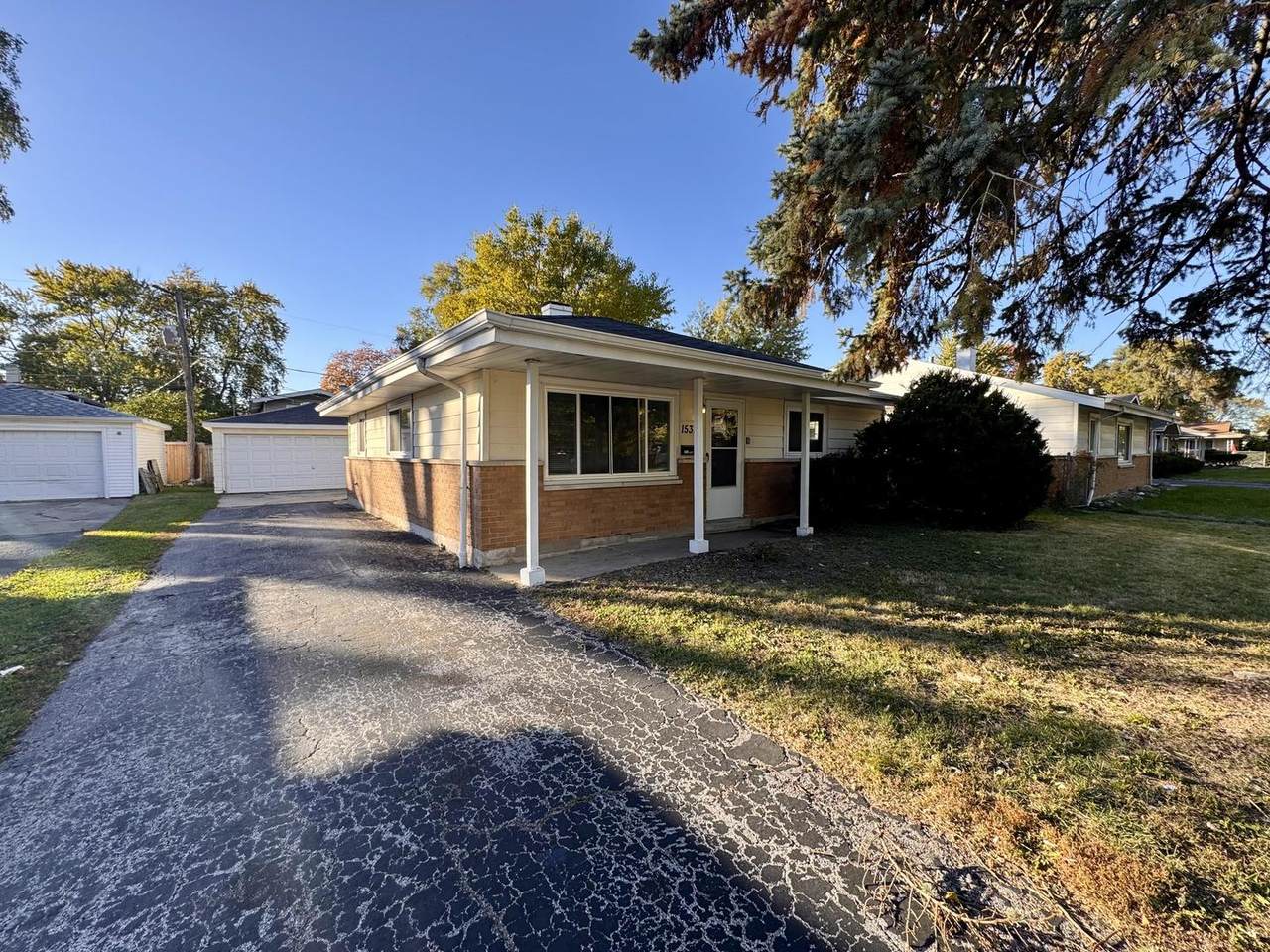 15326 Dorchester Avenue - Photo 1