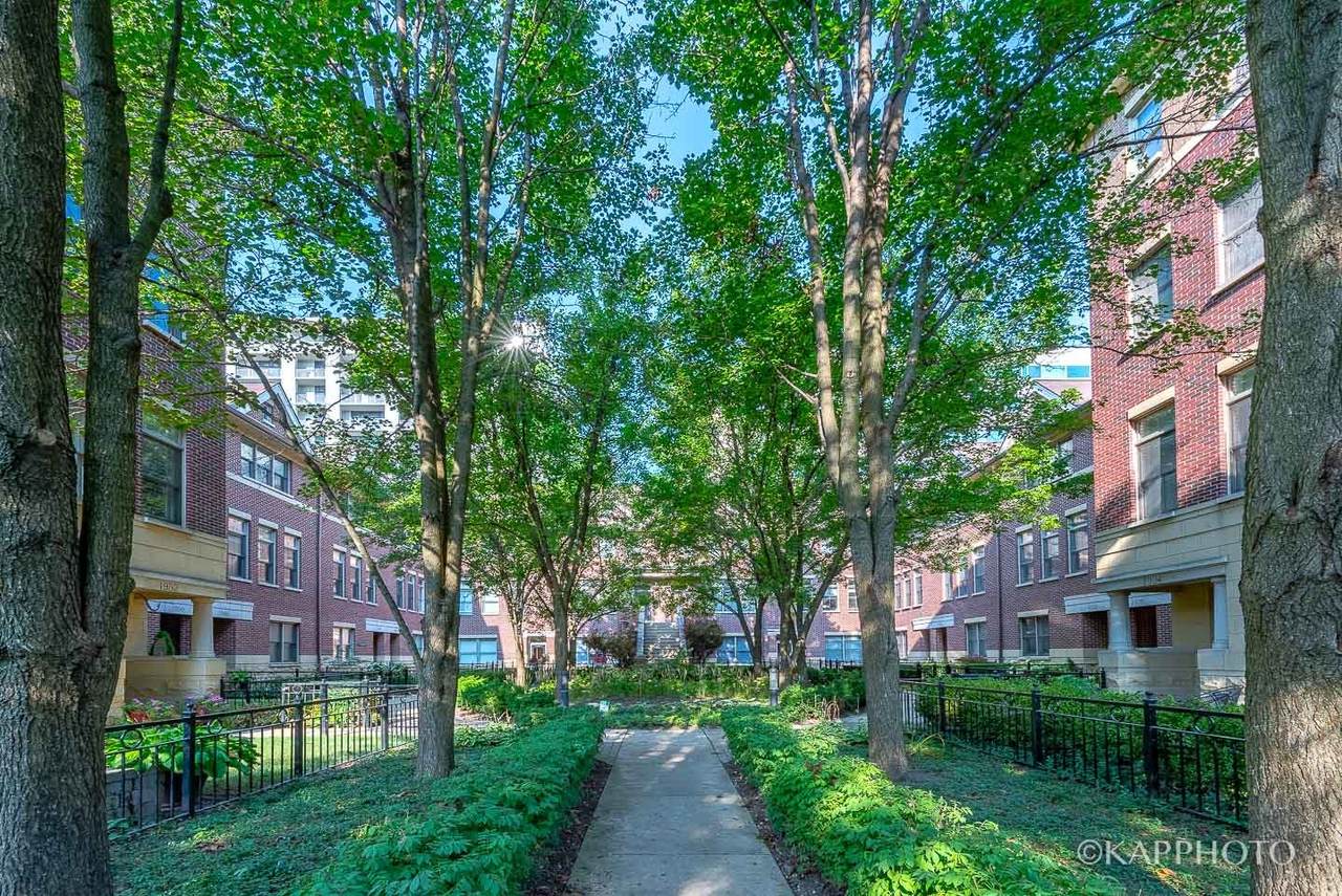 1942 Prairie Avenue - Photo 1