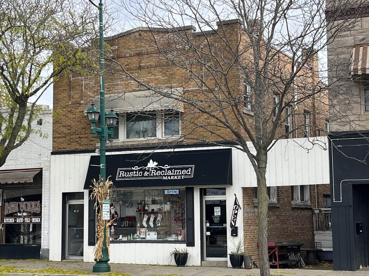 927 Main Street - Photo 1