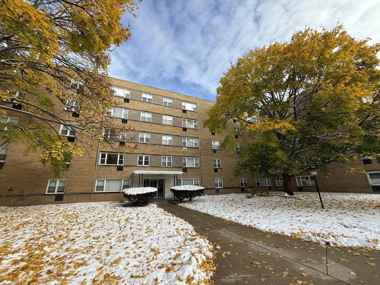 2025 Granville Avenue - Photo 1