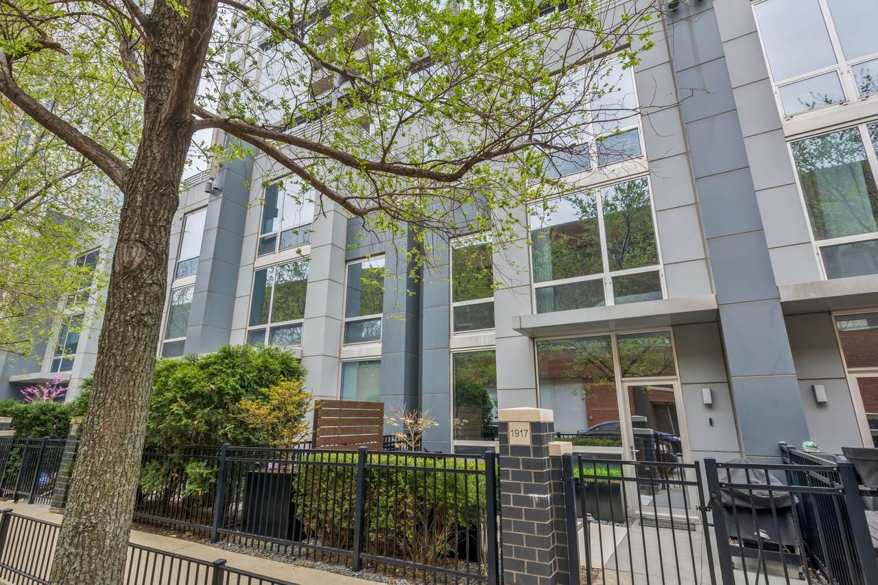 1917 Calumet Avenue - Photo 1