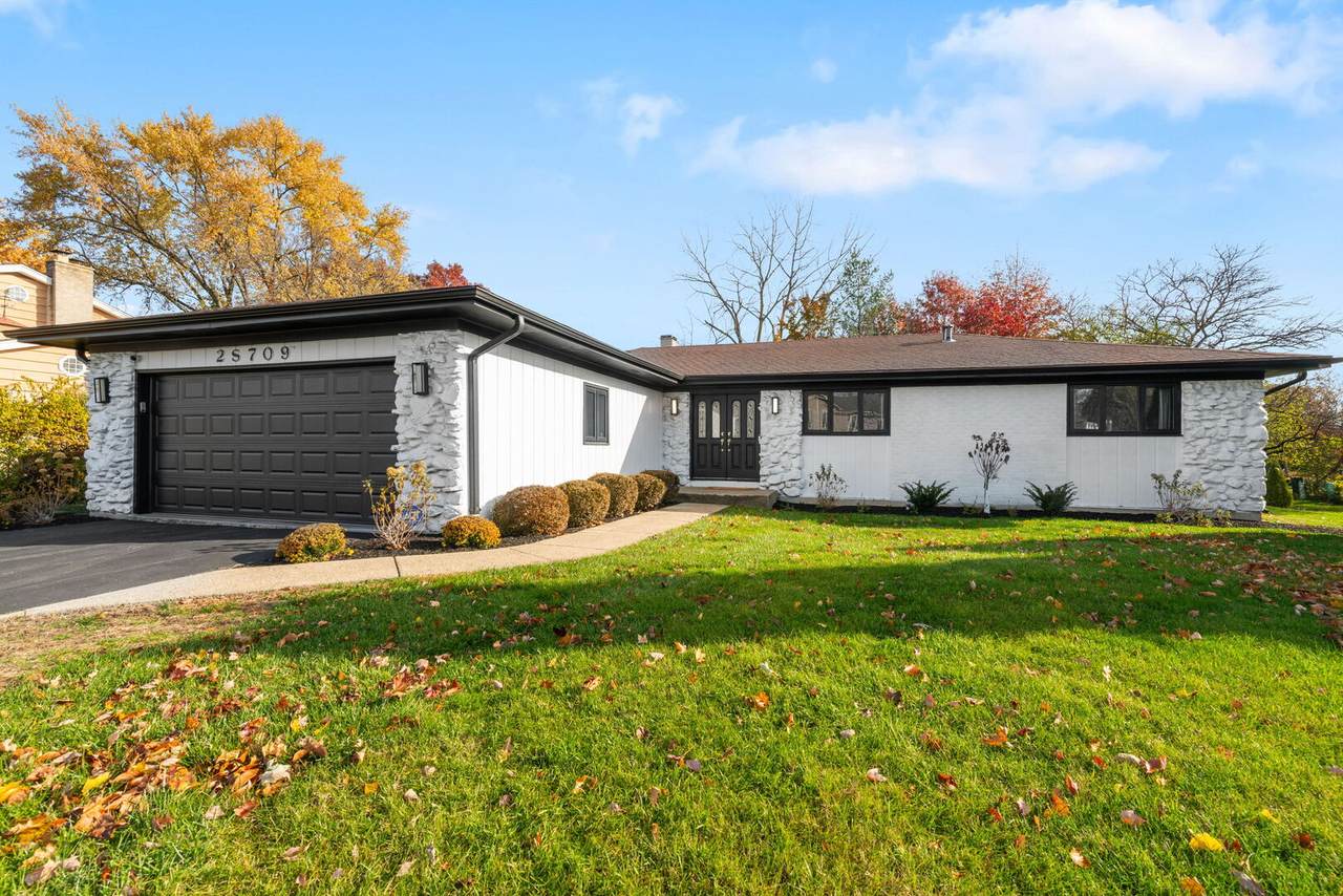 2S709 Ave Chateaux Drive - Photo 1