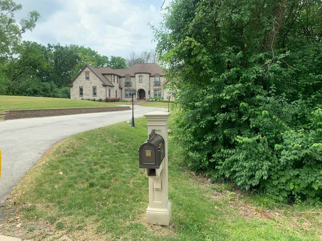 1S070 Chase Avenue - Photo 1
