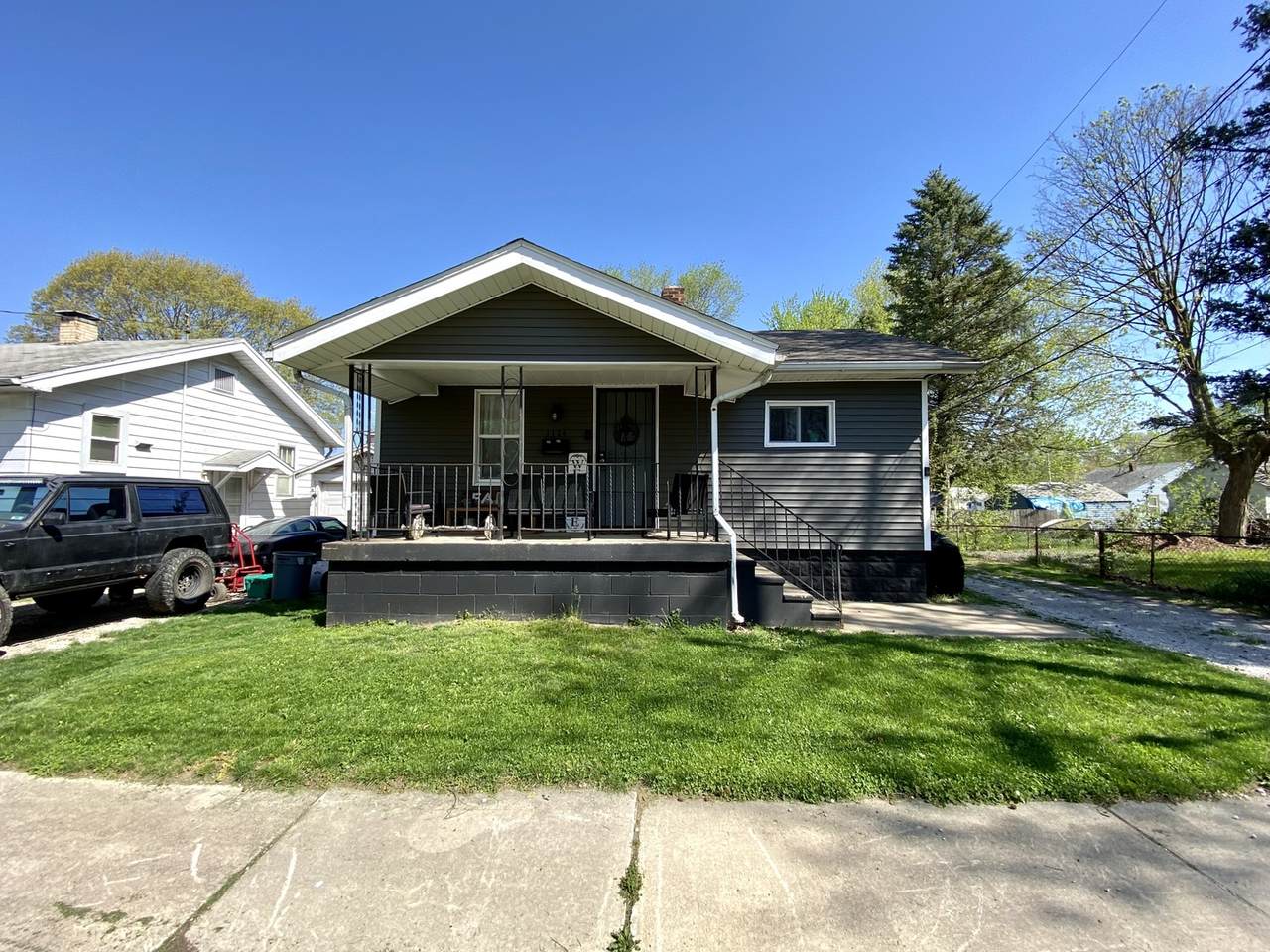 1124 Cushing Street - Photo 1