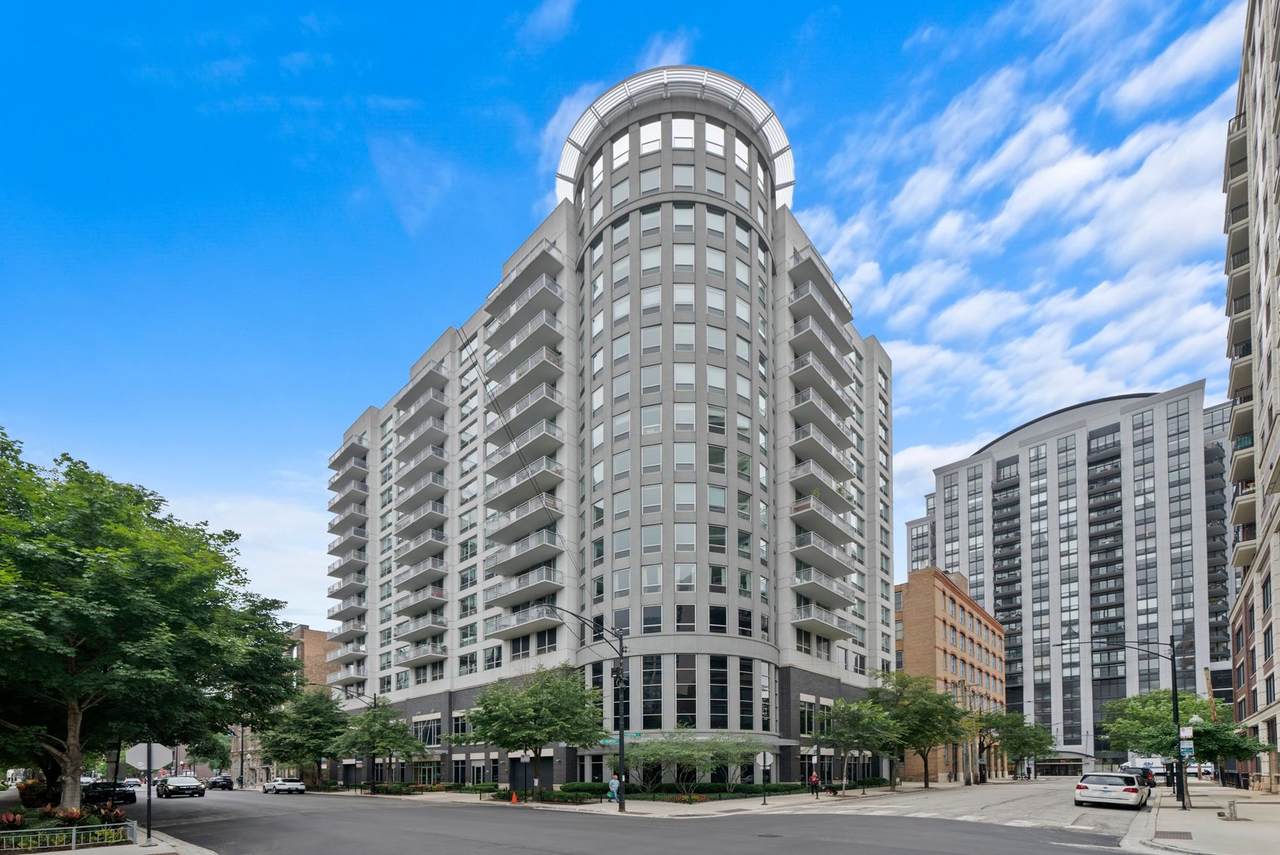 421 Huron Street - Photo 1