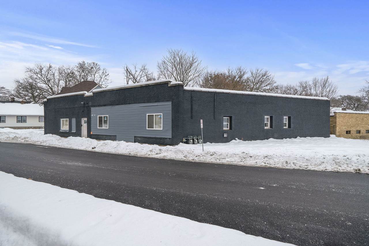 909-911 Ridge Avenue - Photo 1