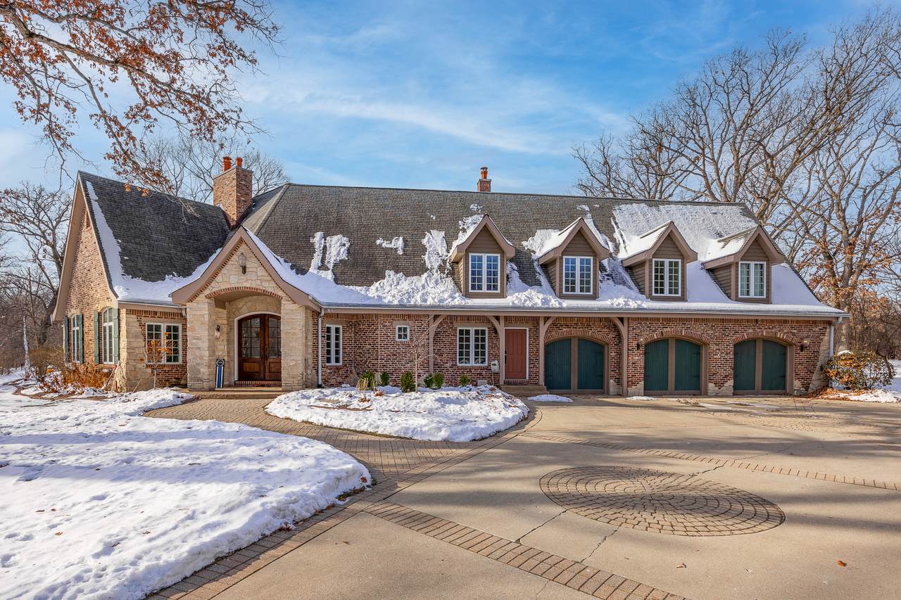 7S460 Donwood Drive - Photo 1