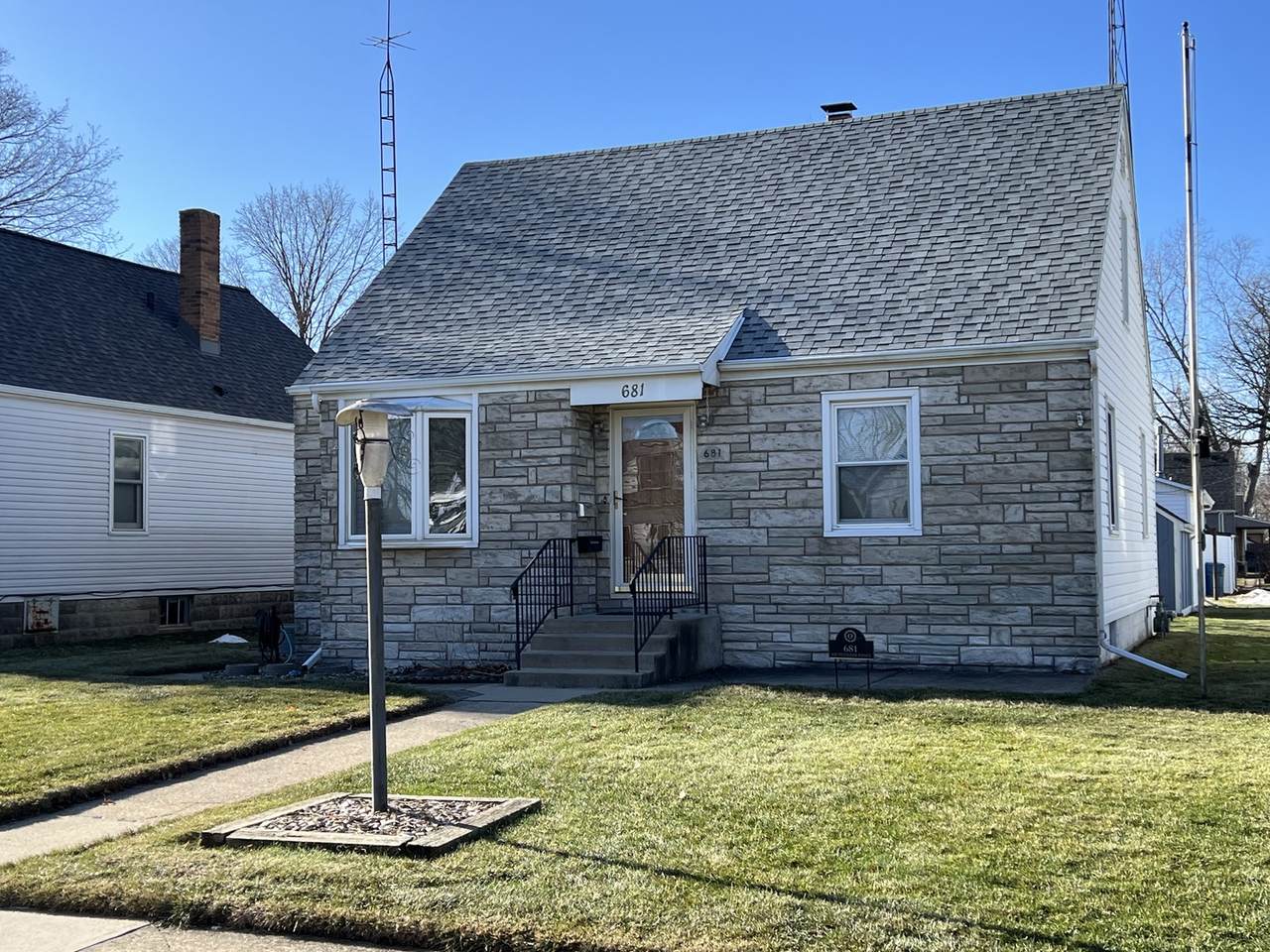 681 Tanner Avenue - Photo 1