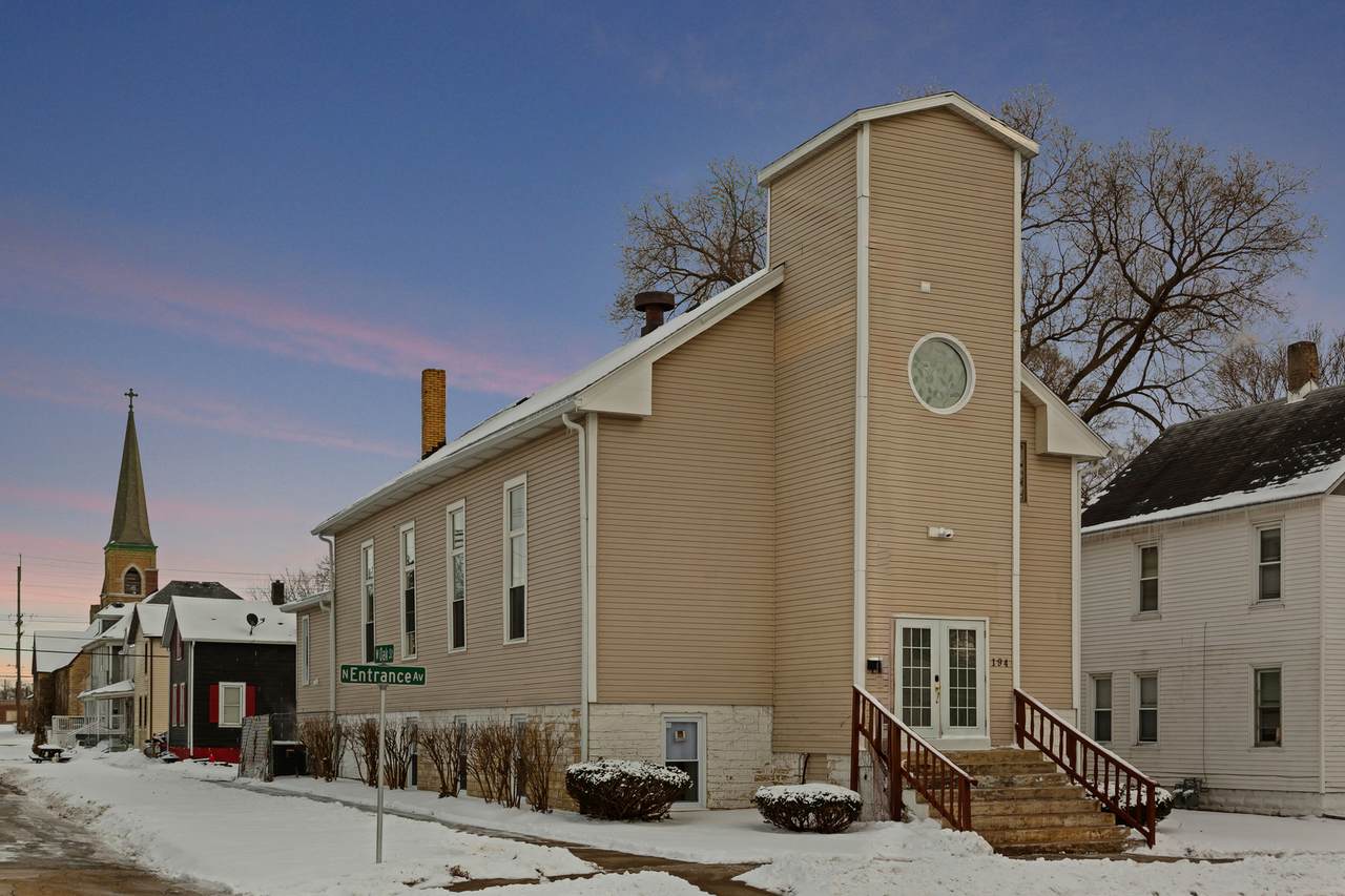194 Entrance Avenue - Photo 1