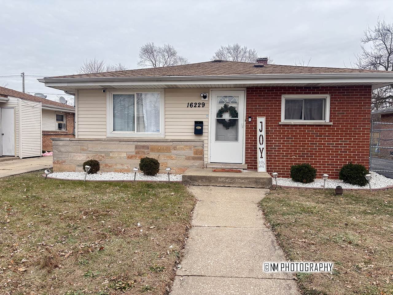 16229 Marshfield Avenue - Photo 1