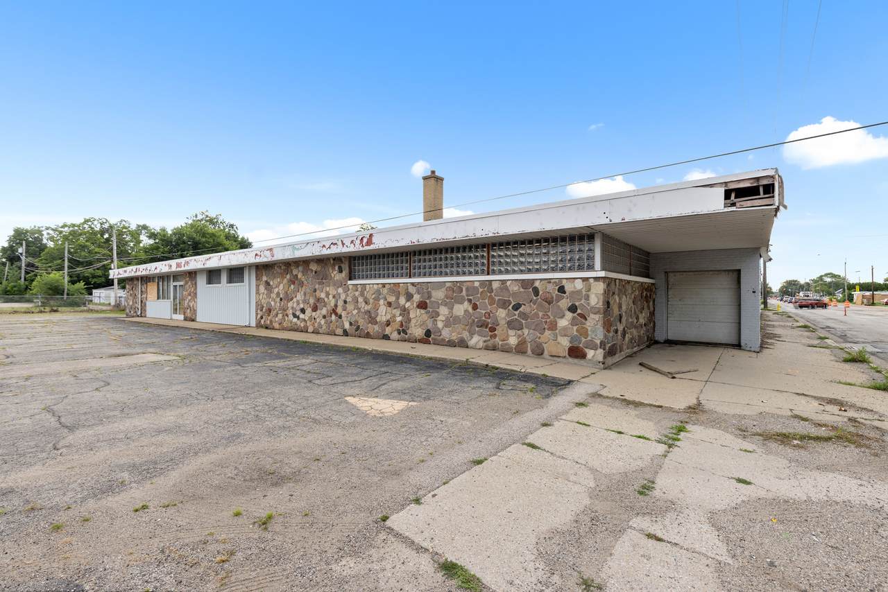 2111 11TH Street - Photo 1