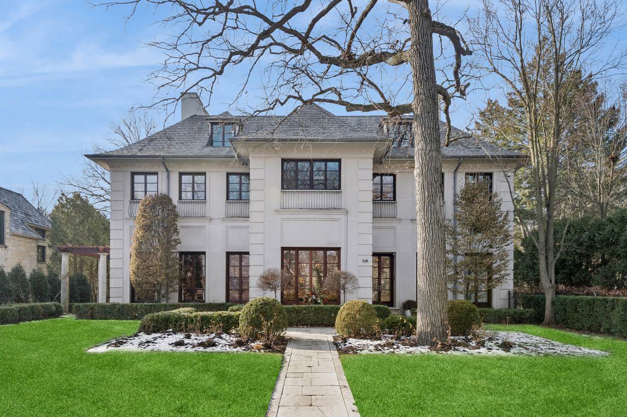 528 Roslyn Road - Photo 1