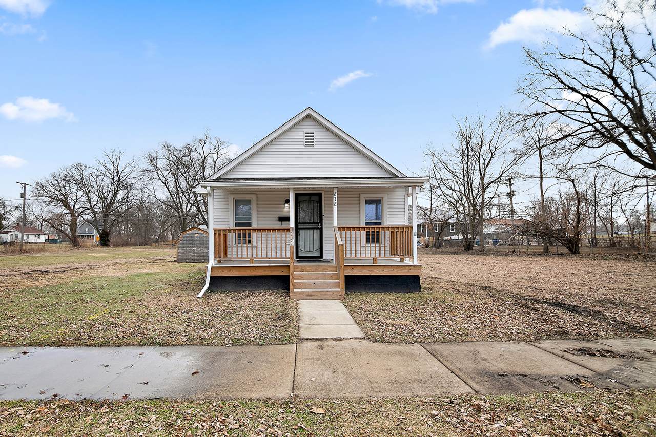 838 Rosewood Avenue - Photo 1