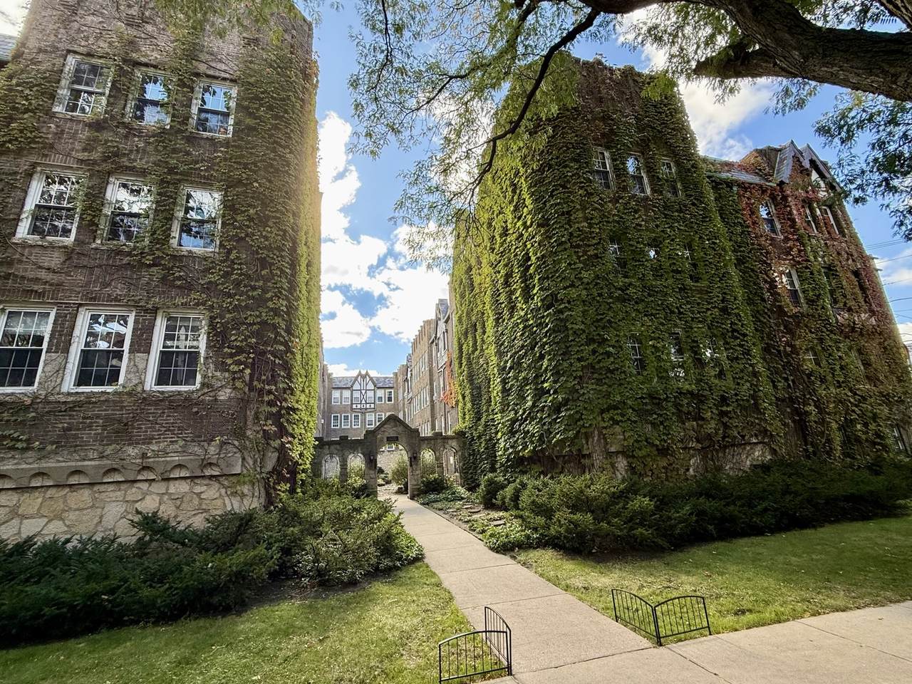 2333 Farwell Avenue - Photo 1