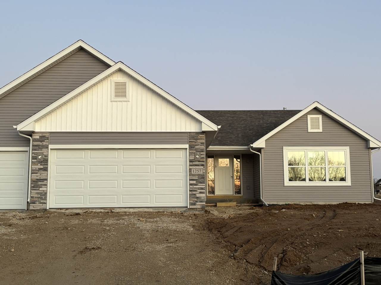 1257 Glacier Drive - Photo 1