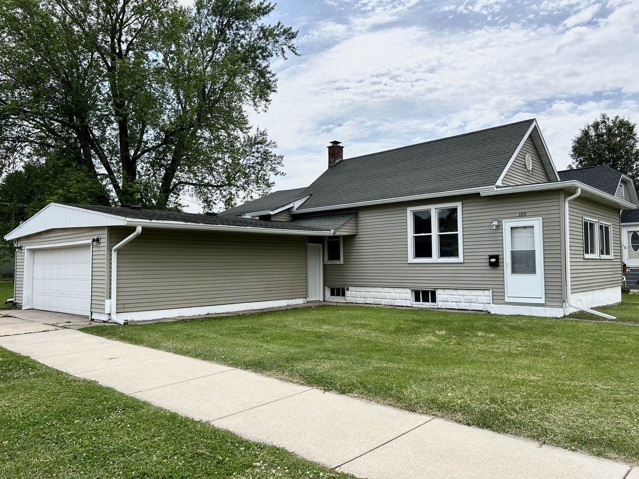 105 2nd Street - Photo 1