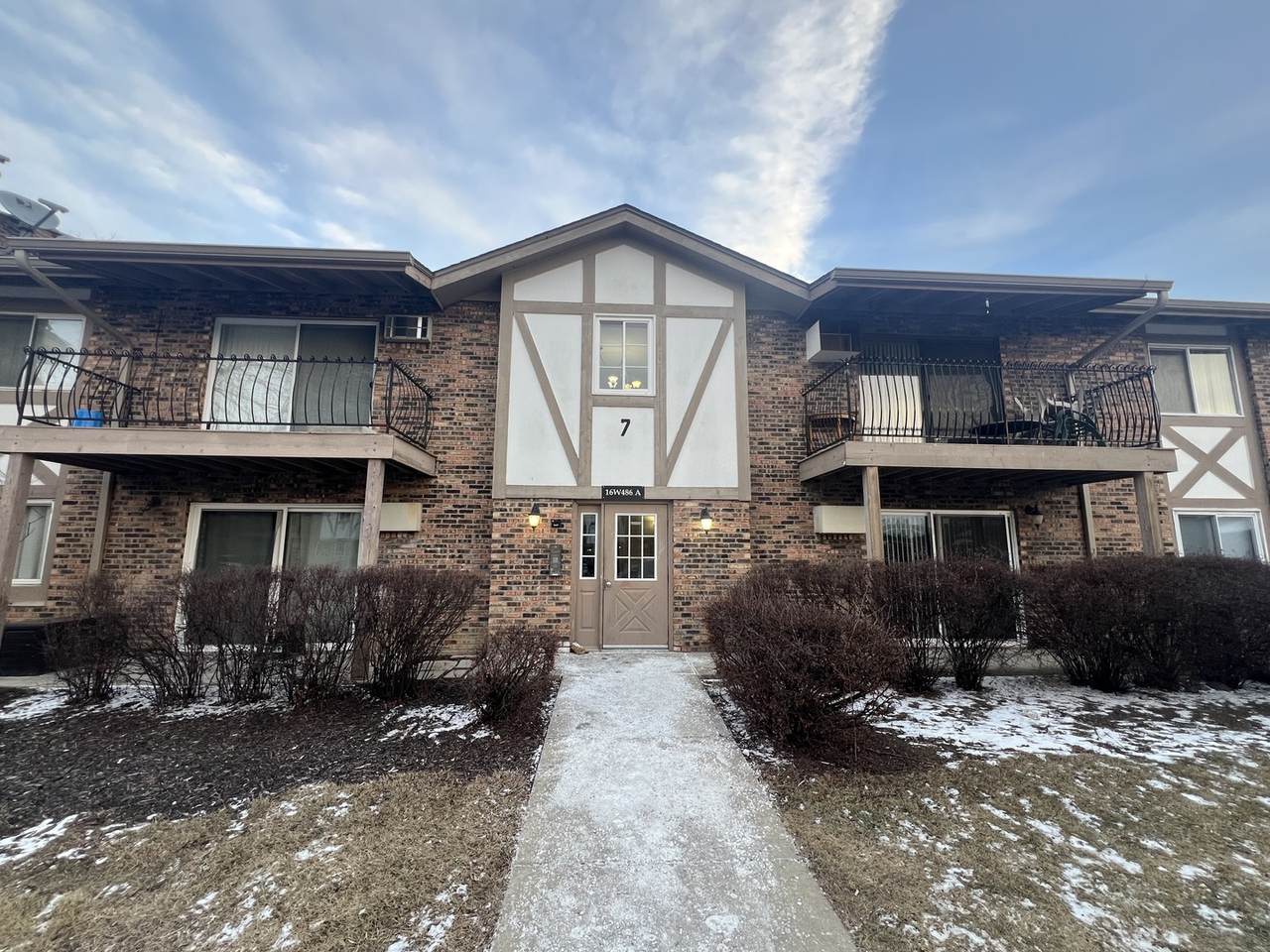 16W486 Lake Drive - Photo 1