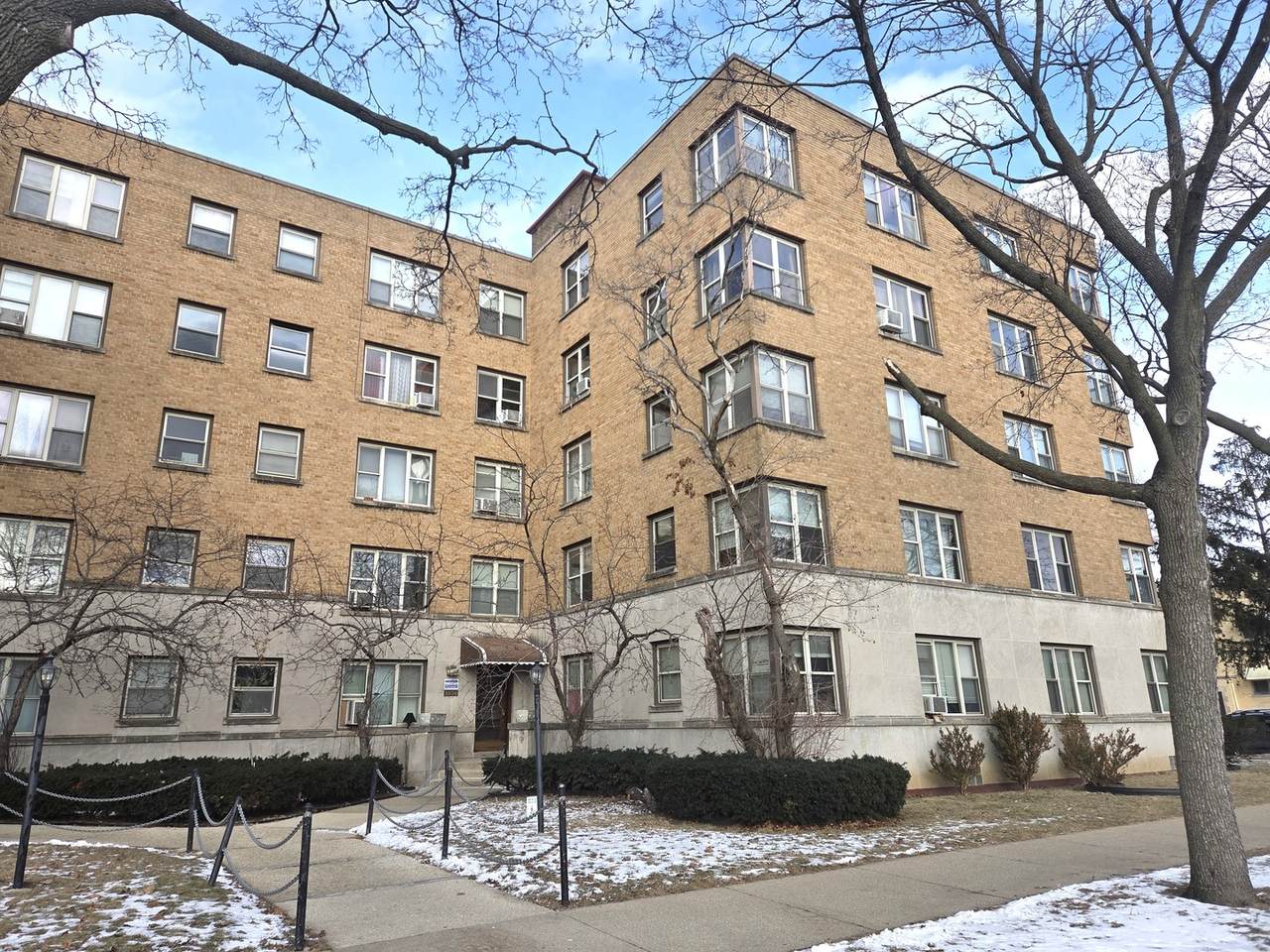 2606 Balmoral Avenue - Photo 1