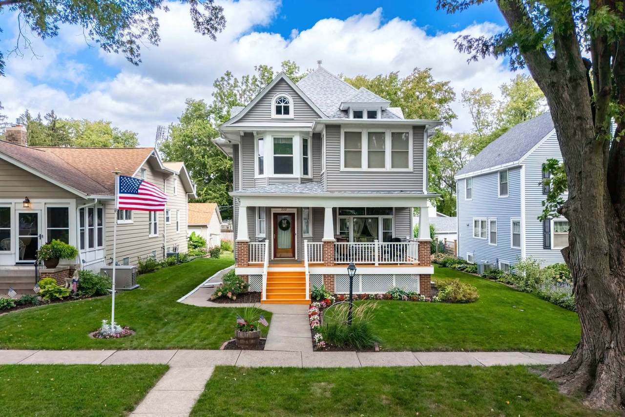 220 Dover Court - Photo 1