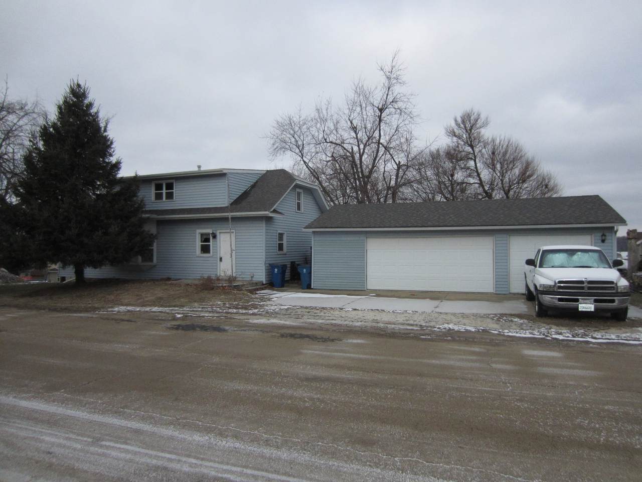 407 1ST Avenue - Photo 1