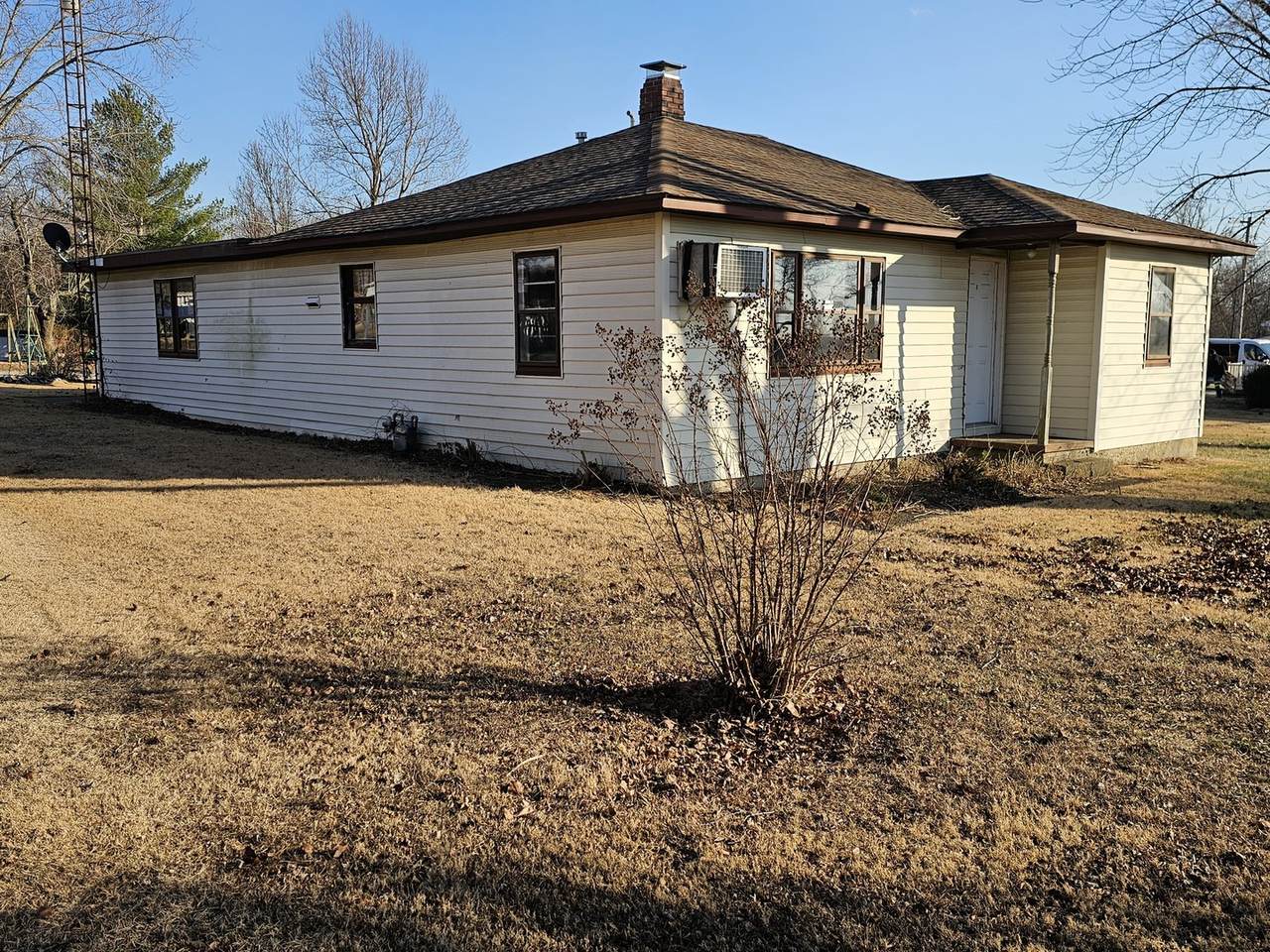 607 Broadway - Photo 1