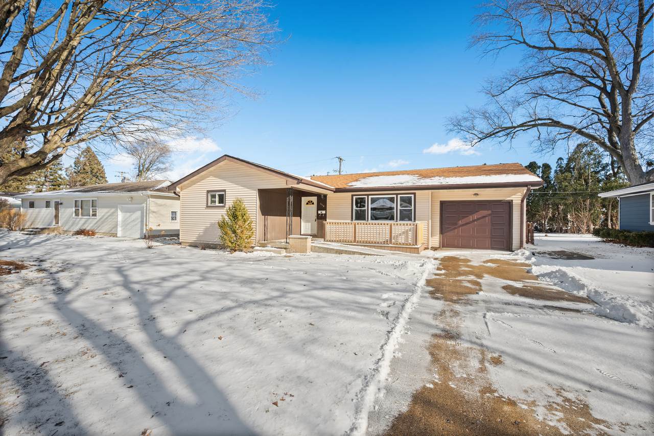 1118 Holmes Place - Photo 1