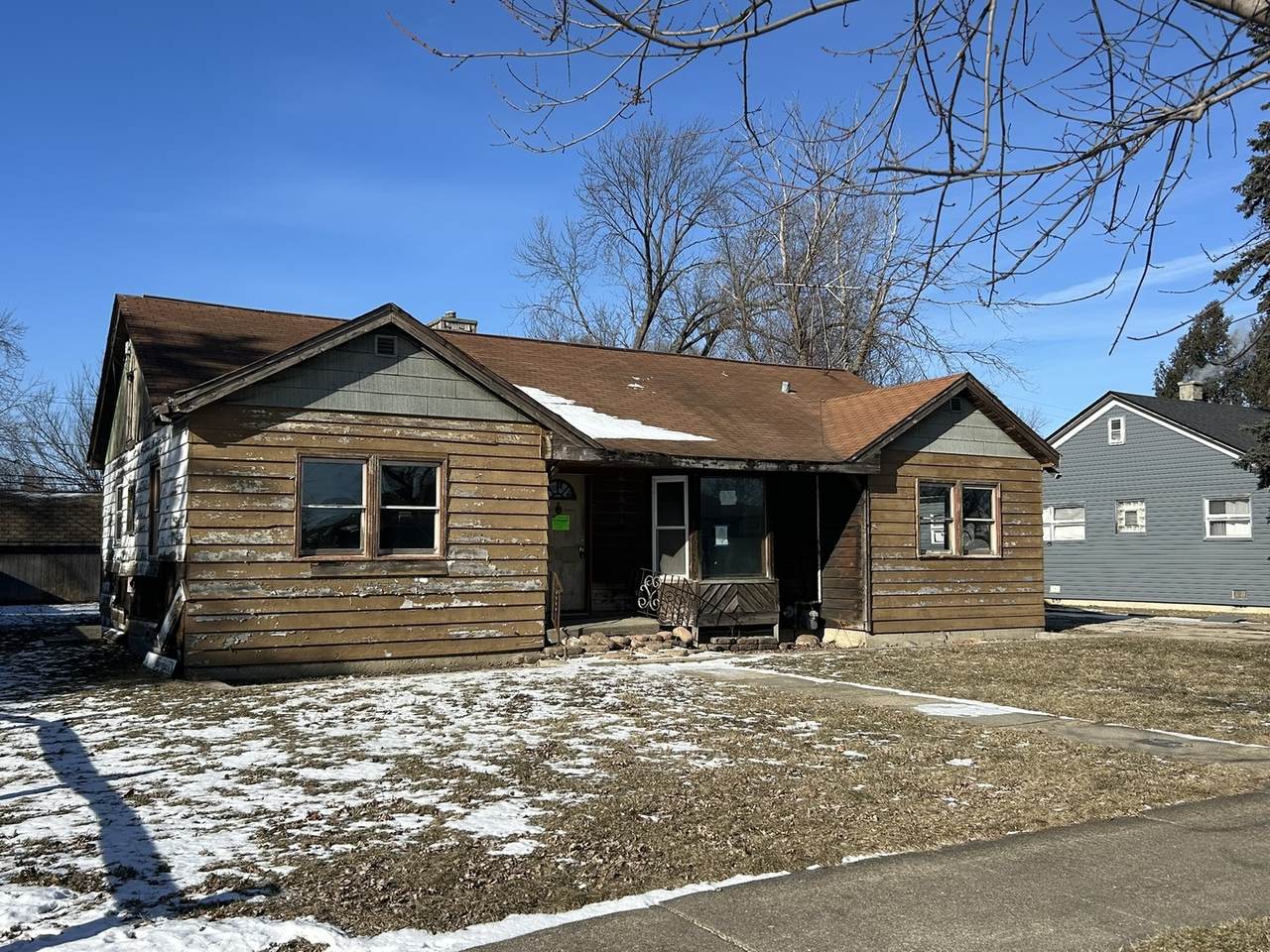 9606 Natoma Avenue - Photo 1