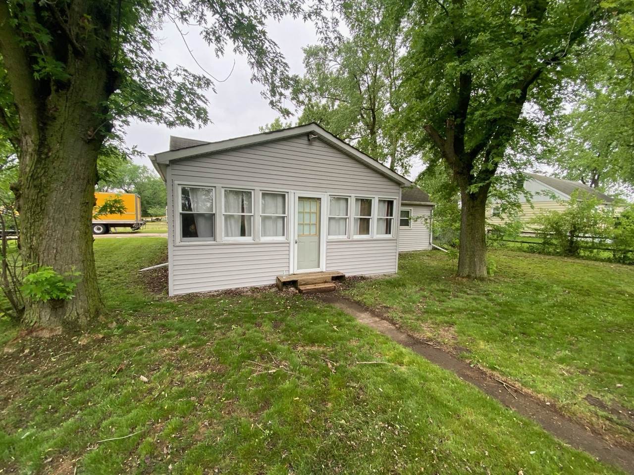 18020 Ridgeland Avenue - Photo 1