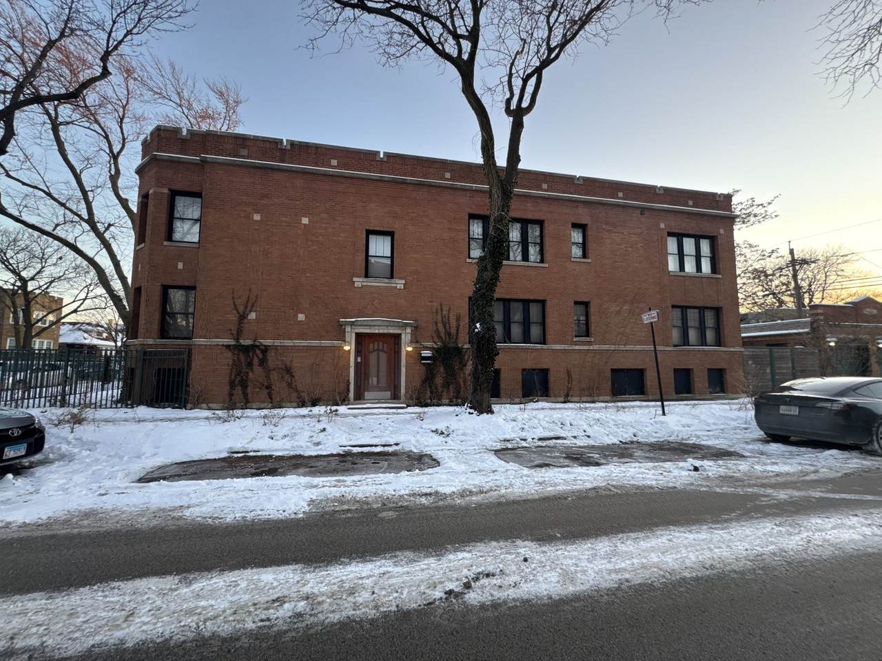 2437 North Shore Avenue - Photo 1
