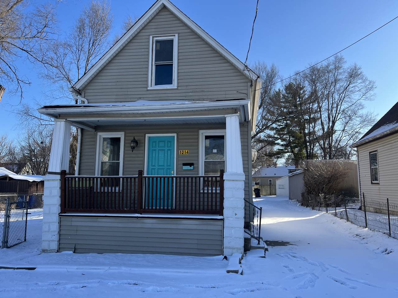 1214 Brons Avenue - Photo 1