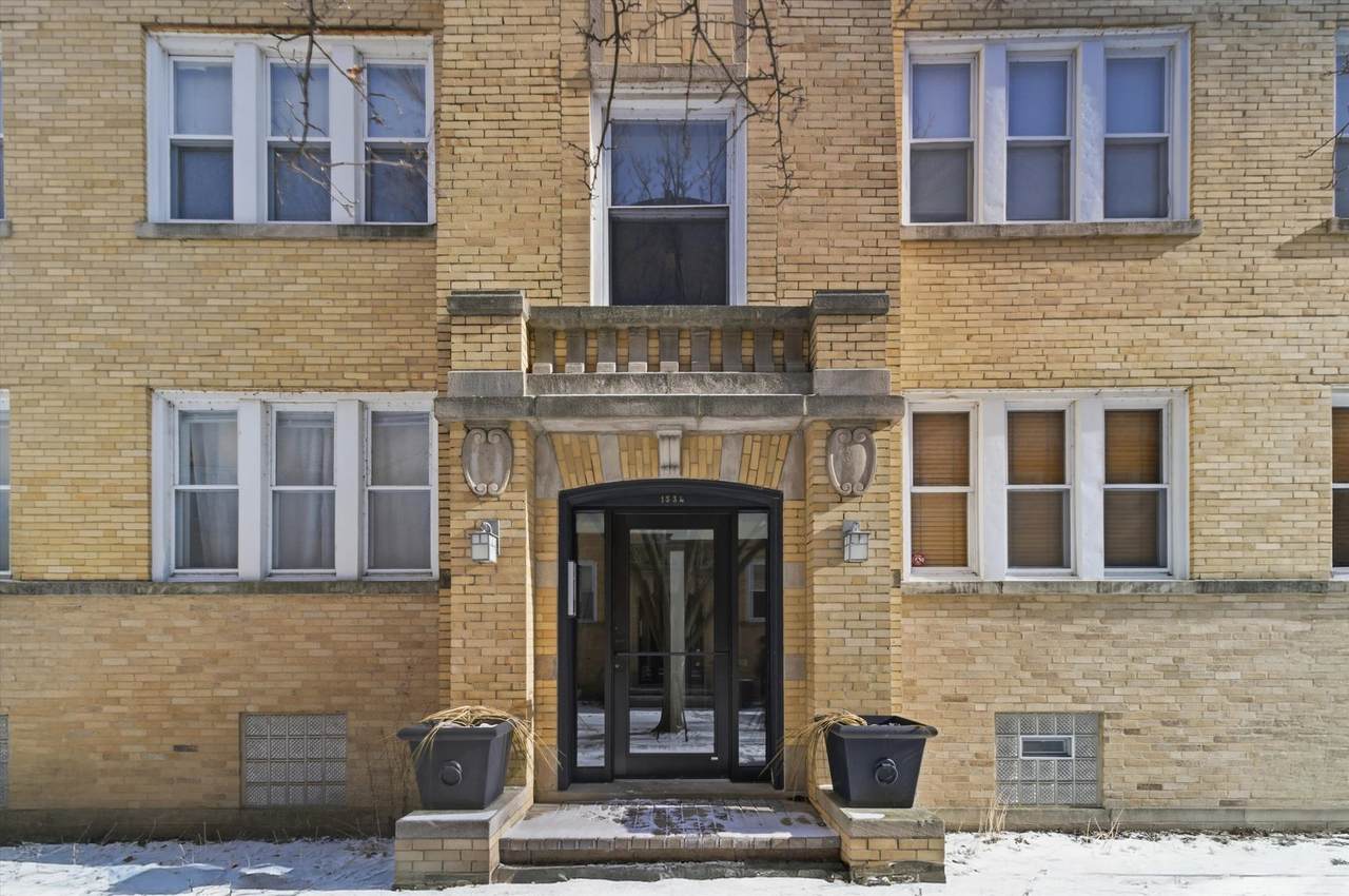 1334 Estes Avenue - Photo 1