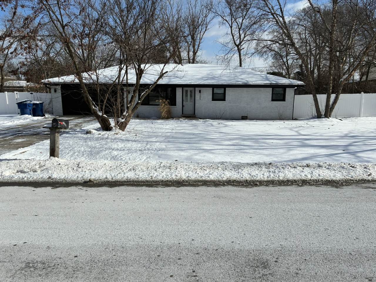 9205 84th Court - Photo 1