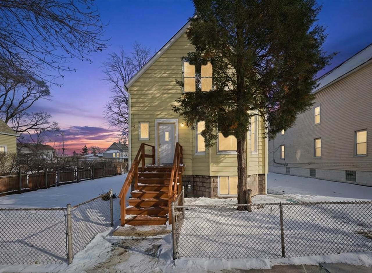 10451 Hoxie Avenue - Photo 1