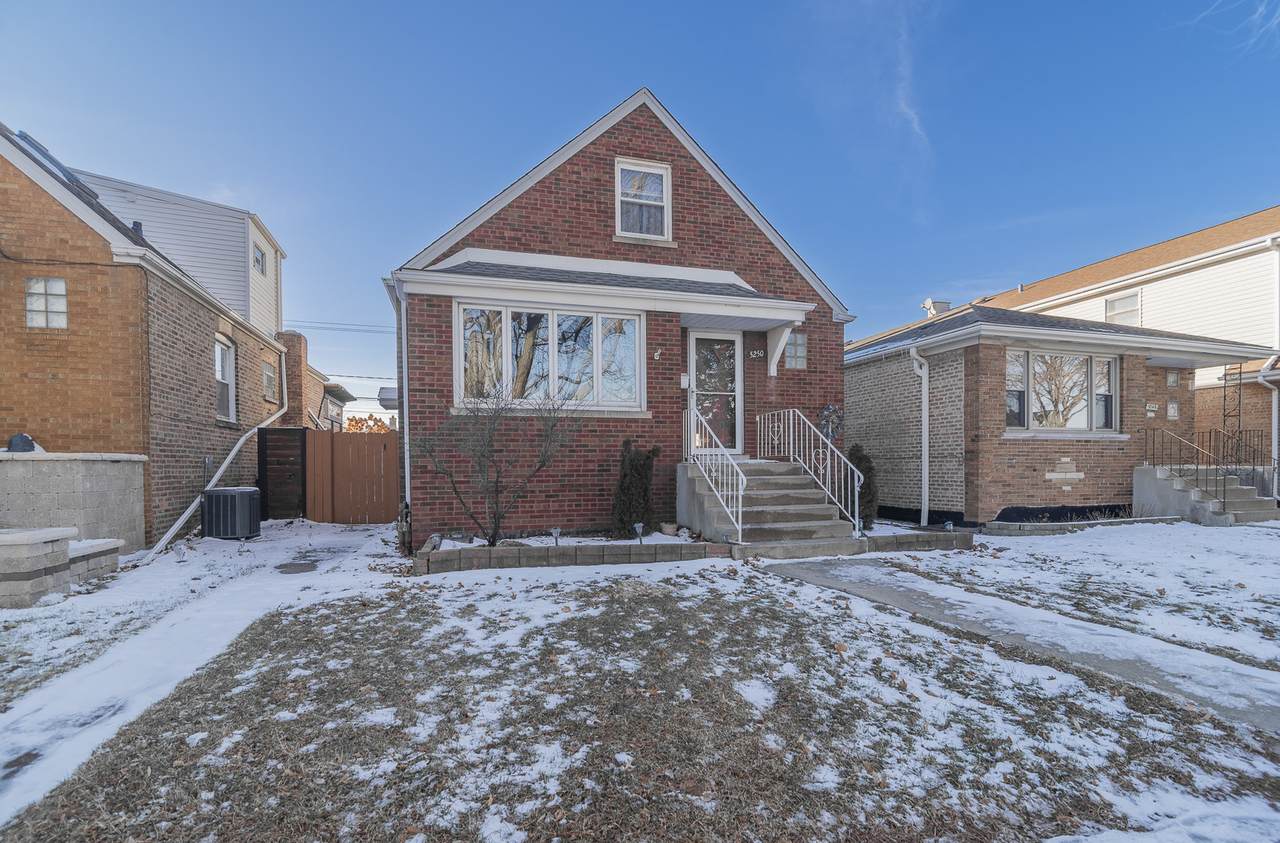 5250 Nagle Avenue - Photo 1