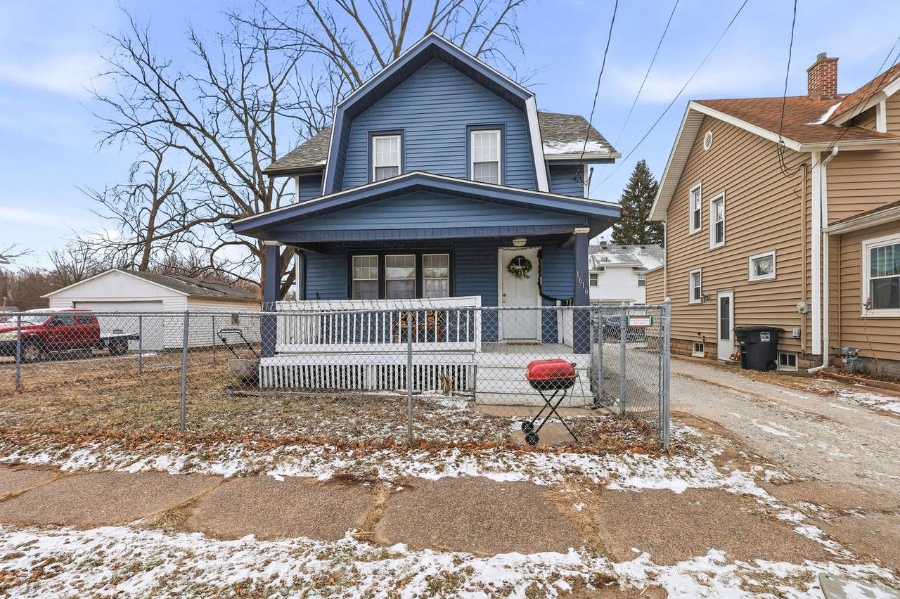 1616 25th Avenue - Photo 1