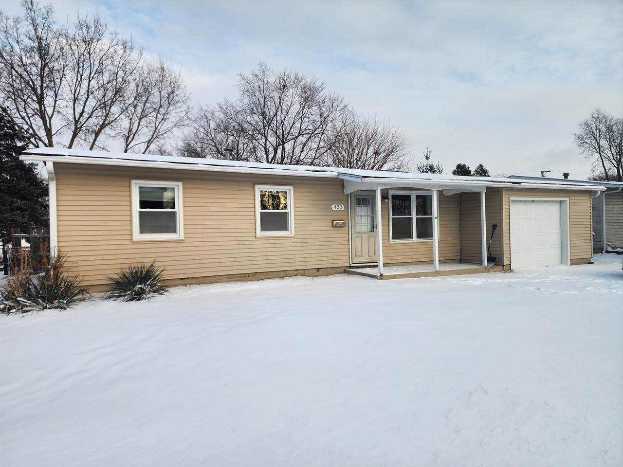 423 Dalhart Avenue - Photo 1