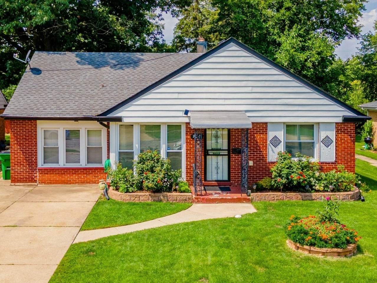 920 Suffolk Avenue - Photo 1